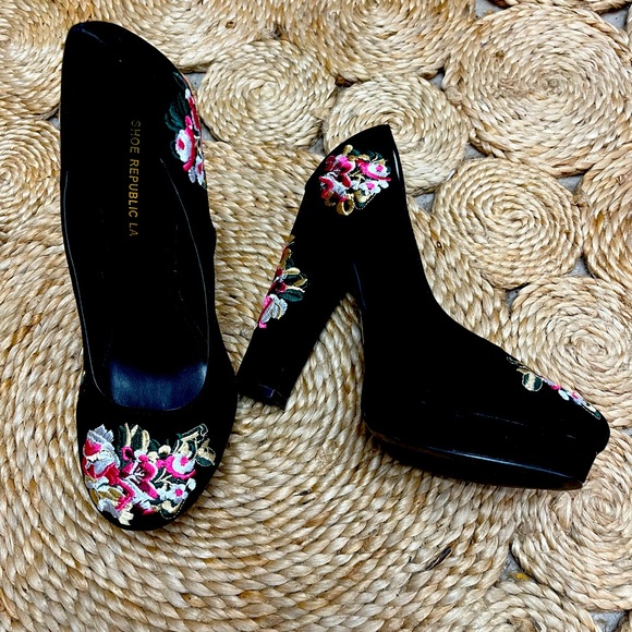 Shoes - Picture 2 of 3